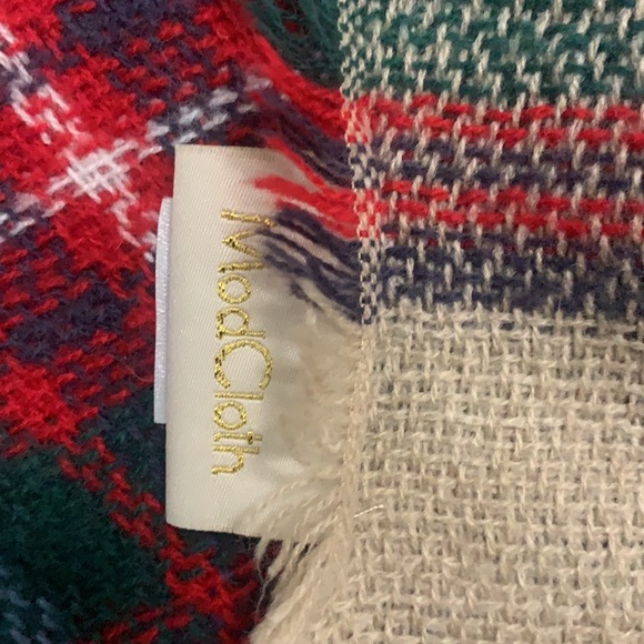 Plaid blanket wrap scarf. - Picture 4 of 4